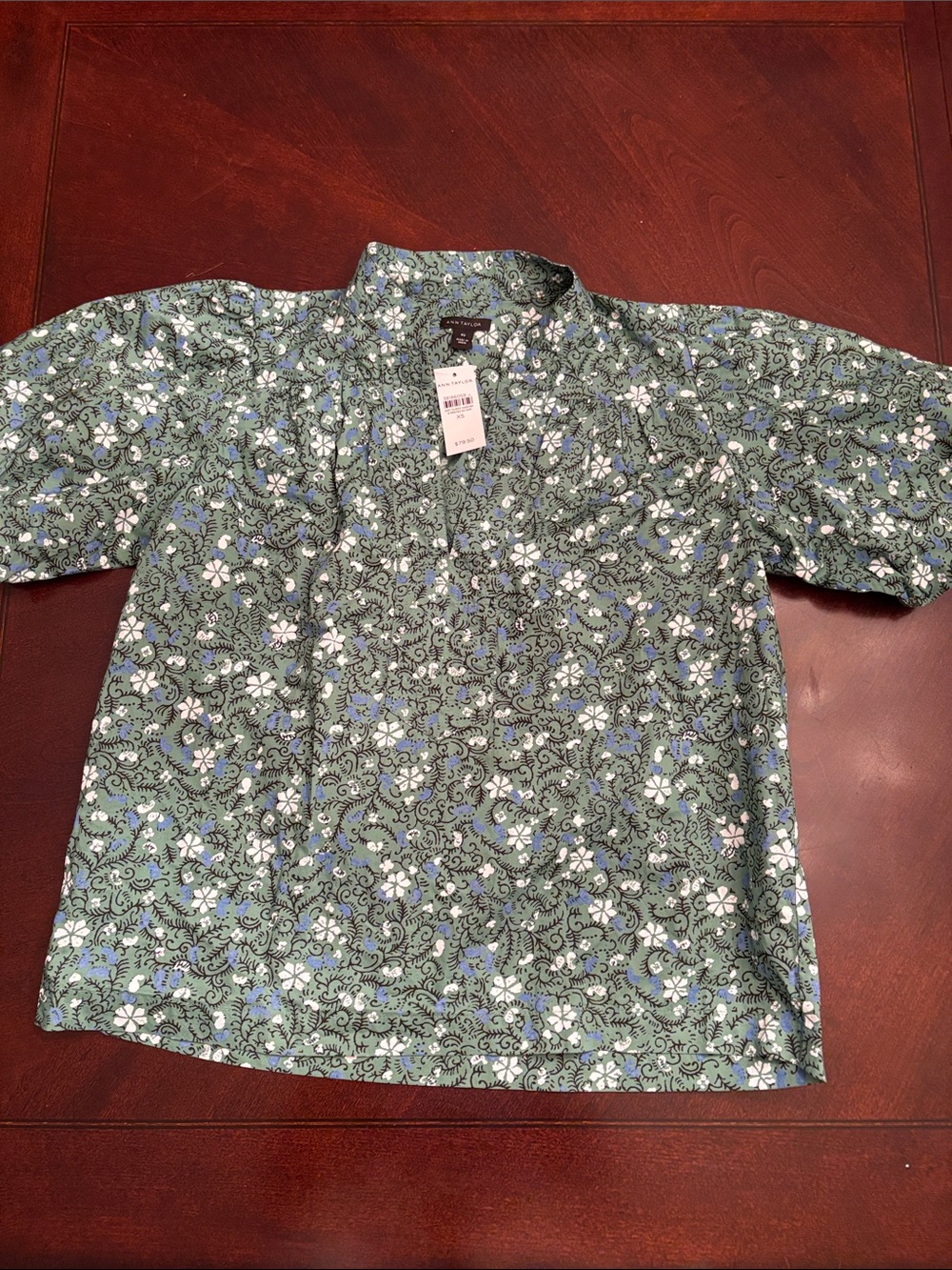 Ann Taylor Green Floral Short-Sleeve Button Front Blouse